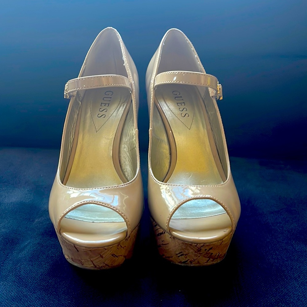 GUESS patent leather sz9 wedges.